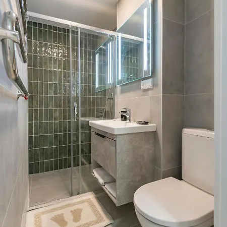 Apartment Convenient With Balcony By Polo